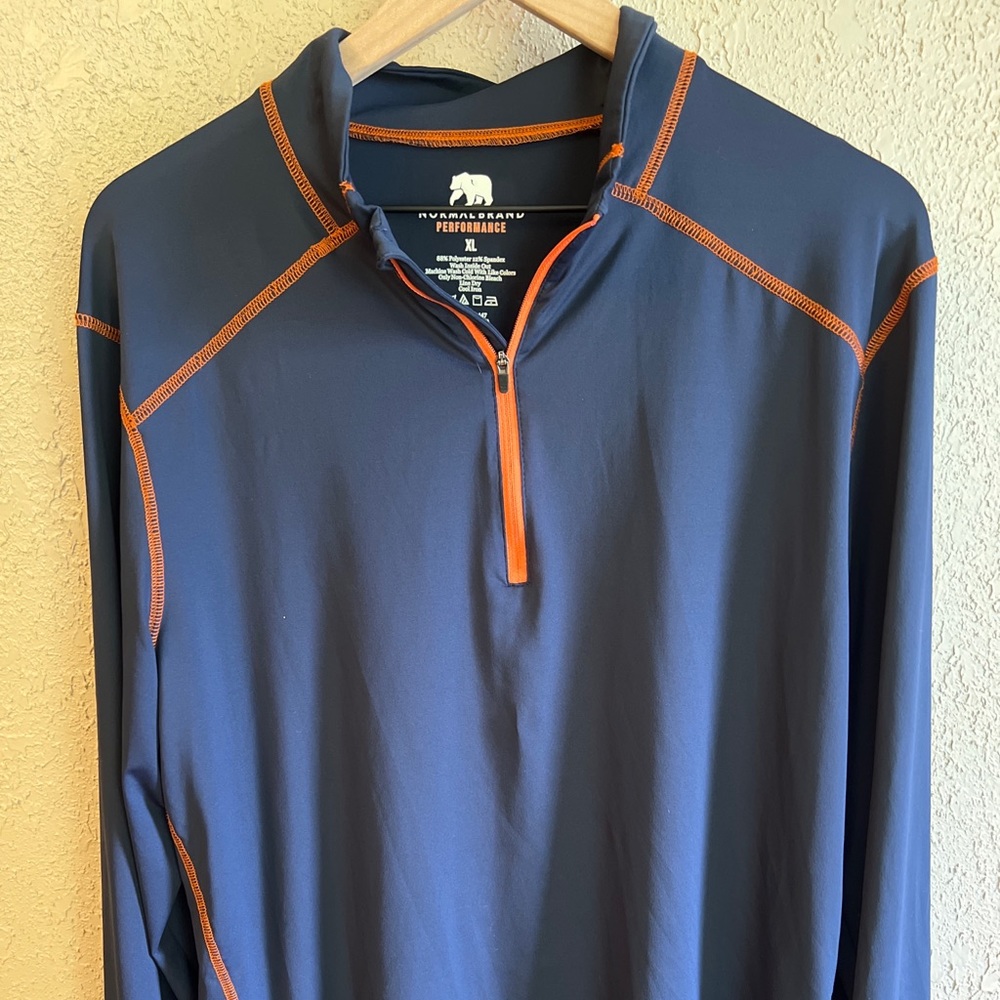 Mens normal brand preformance long sleeve shirt. 1/4 zip. Size XL